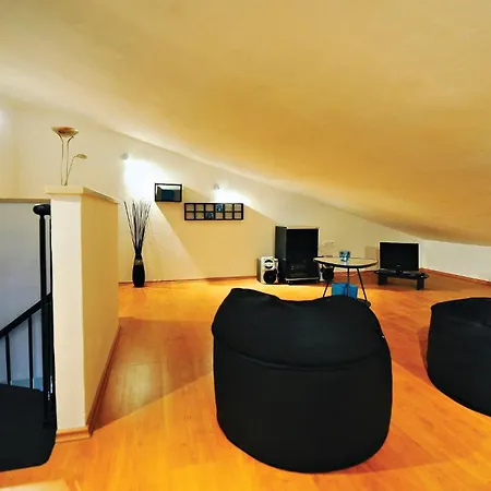 Vakantiehuis Lovely In With Wifi *