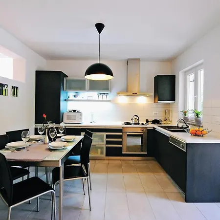 Holiday home Lovely In With Wifi